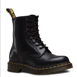 Dr Doc Martens Women’s size 8. 8 hole eye boots.